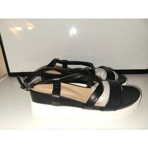 Dream pairs black strap sandal shoe with white sole New size 9 Women